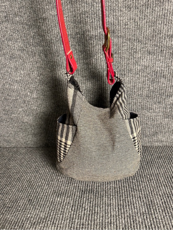 Woolies Handbags - VTG Mixed Plaid & Houndstooth Wool Shoulder Bag with Vibrant Red Leather Strap